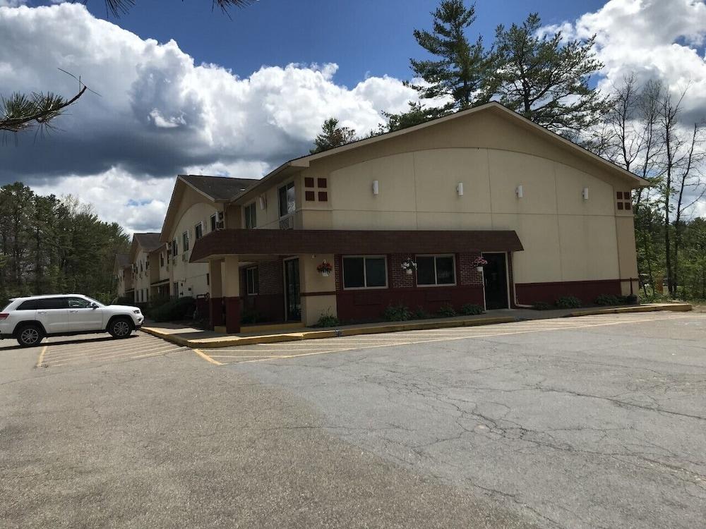 Super 8 By Wyndham Queensbury Glens Falls מראה חיצוני תמונה