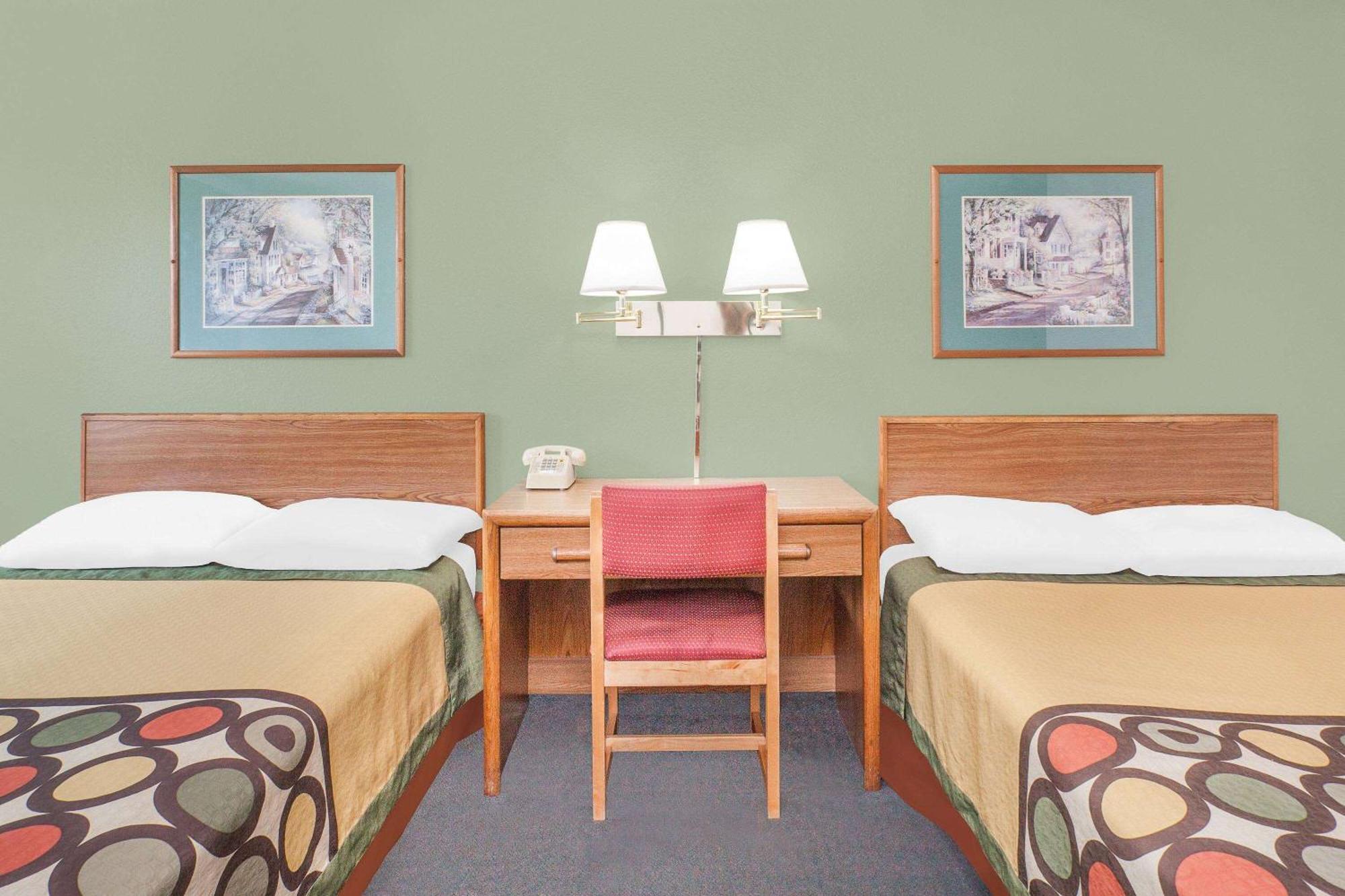 Super 8 By Wyndham Queensbury Glens Falls מראה חיצוני תמונה